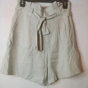 Banana Republic Paperbag Tie-Waist Short - 4 inch inseam, Size 4, Tan, NWT